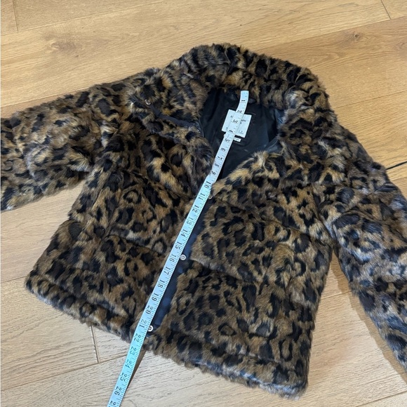 Abercrombie & Fitch - Leopard Print - The A&F Mini Puffer - Size S - NWOT - Picture 11 of 13